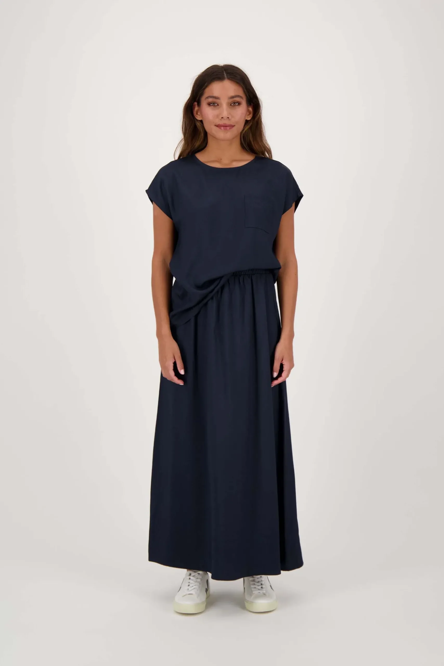 zusss satijnen twill top met boothals donkerblauw